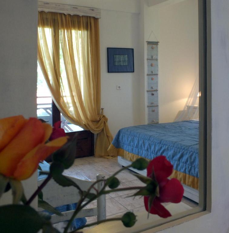 Christaras Apartments Vourvourou Zimmer foto